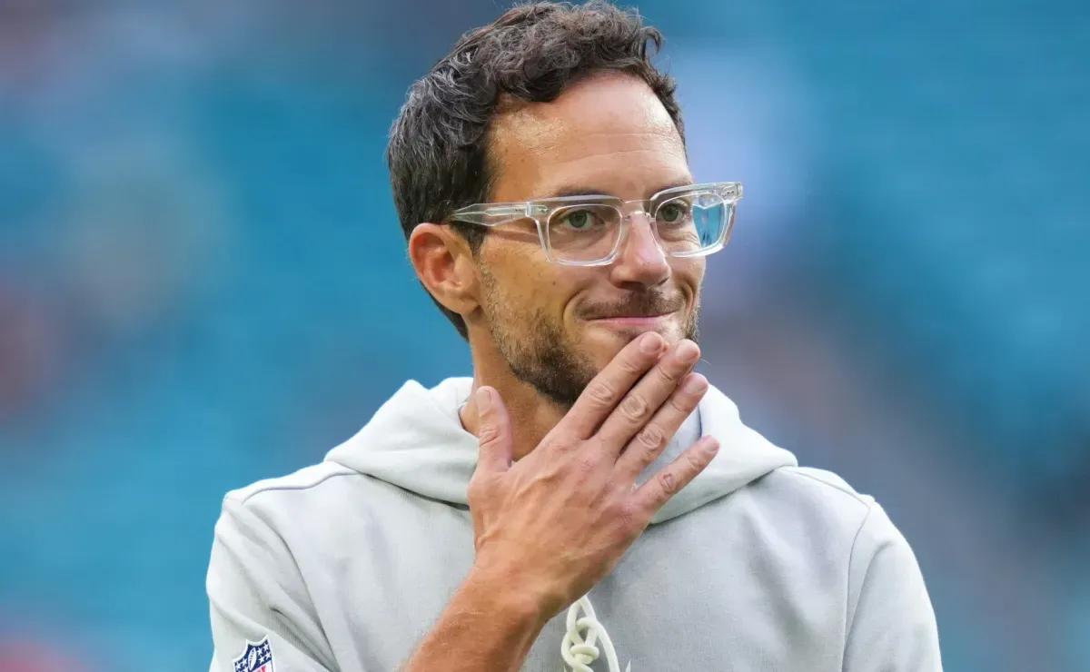 Mike McDaniel offers strong self-criticism after Dolphins’ season