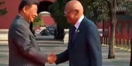 Jorge Rodríguez fue recibido con honores en China por el presidente Xi Jinping en los actos del Día de la Victoria