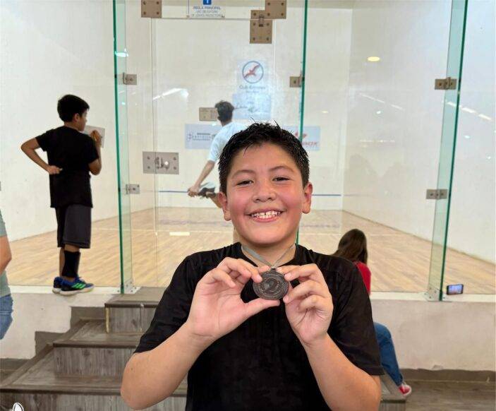 Se lleva Diego Álvarez plata en Municipal de Racquetbol