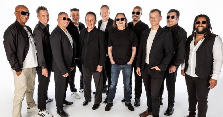 Review: UB40, English Beat get Palace up, skanking nonstop