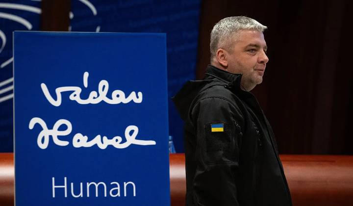 Periodista ucraniano ganó el premio Václav Havel de los derechos humanos