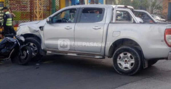 [URGENTE] Fuerte choque en Av. San Martín: hay una persona herida
