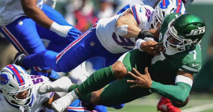 Jets quarterback Fields ruled out with concussion