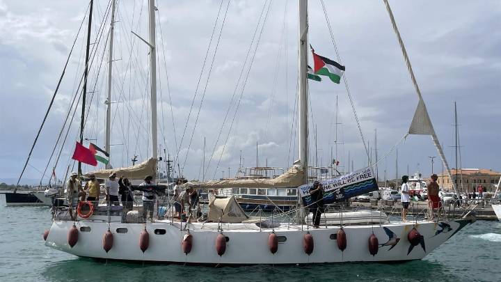 La flotilla con activistas se acerca a Gaza mientras Israel se prepara para interceptarla