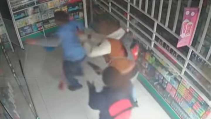 San Martín de Porres: Empresario se enfrenta a escobazos a delincuentes armados (VIDEO)