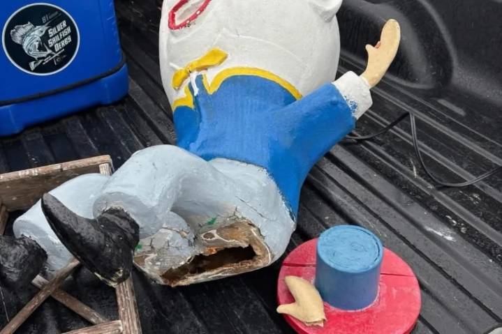 Policía busca a dos hombres por el 'secuestro' de Humpty Dumpty