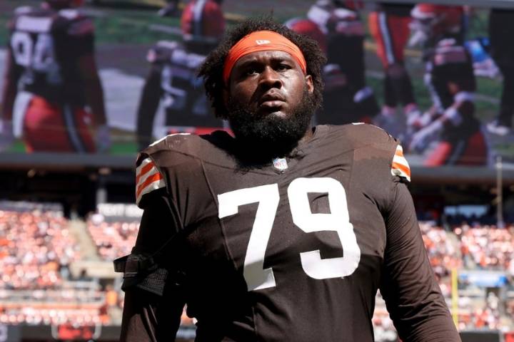 Browns offensive lineman Dawand Jones undergoes surgery