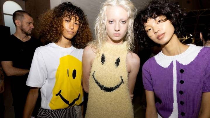 Backstage at Moschino Spring 2026 Ready-to-Wear Collection [PHOTOS]
