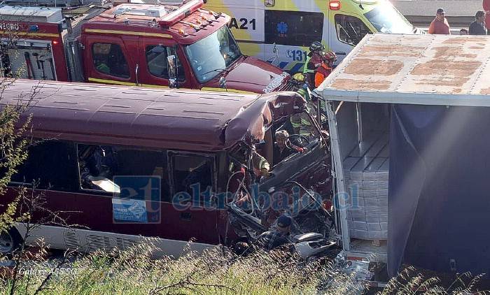 Más de 20 heridos deja colisión de furgón escolar en Llay Llay
