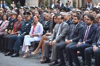 Ah, malditas redes sociales le ganaron a la realidad real