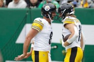 Aaron Rodgers throws touchdown pass on opening drive of Steelers debut after boos from Jets fans