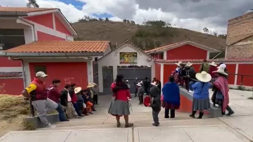 Escolar pierde tres dedos al manipular explosivos dentro de un colegio en Cajamarca