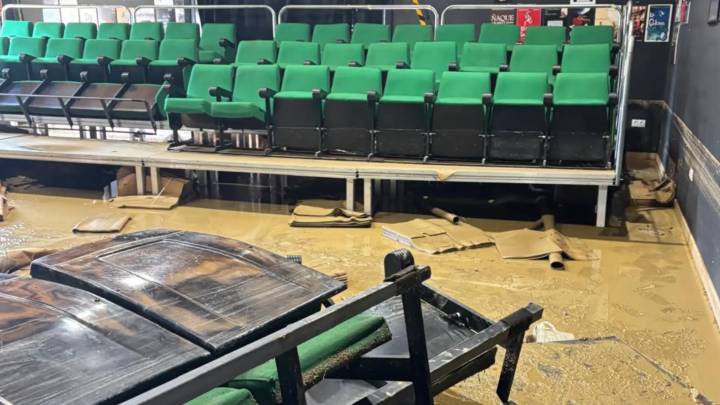 El teatro Corral de García de Santa Eulalia, destrozado: "El agua lo ha arrastrado todo"