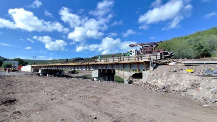 Reparan puente en Durango-Parral; abrirán paso