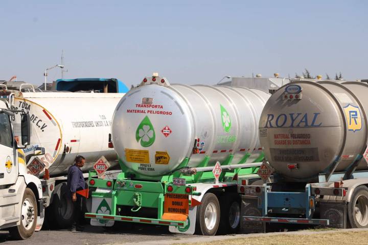 Puebla ajustará normativa para pipas de gas tras explosión en Iztapalapa