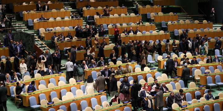 El momento en que los delegados de varios países abandonaron la Asamblea de la ONU al llegar Netanyahu
