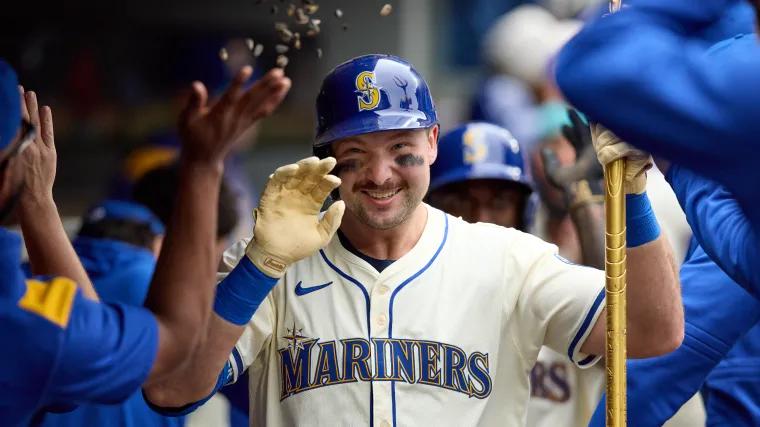 Mariners' Cal Raleigh sets a special MLB catcher record with latest home run