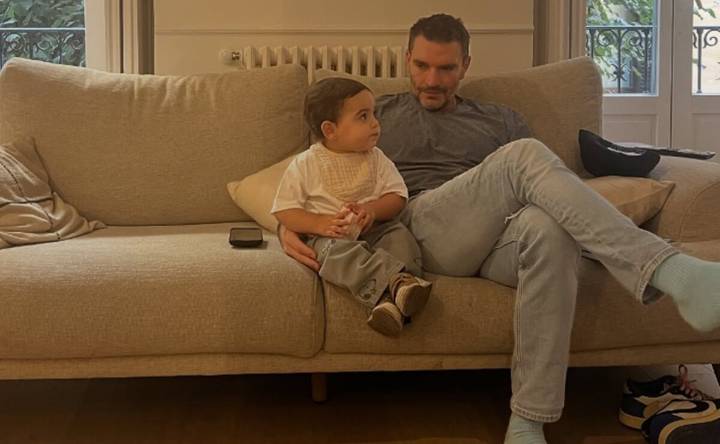 Julián Gil: A los 55 años, disfruta ser abuelo mientras se prepara para ser papá por cuarta vez