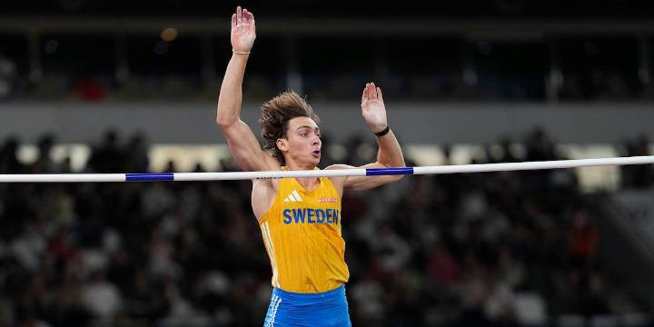 Higher and higher! The man called Mondo breaks pole vault world record for the 14th time