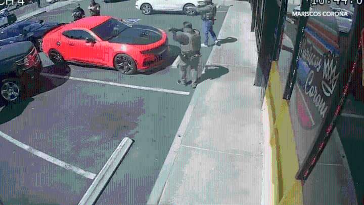 Feds shatter car's window, detain 3 people at gunpoint outside Van Nuys restaurant