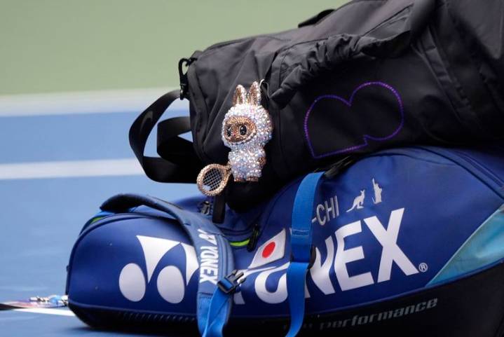 Tennis-Osaka sails past Gauff in highly anticipated US Open fourth round