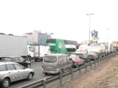 Transportistas desinflan llantas en la Panamericana Sur como protesta por extorsiones
