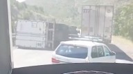 Volcadura de tráiler deja daños y largas filas en Los Chorros