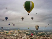 Un hombre se desploma en pleno vuelo y su rescate se convierte en una odisea de horas