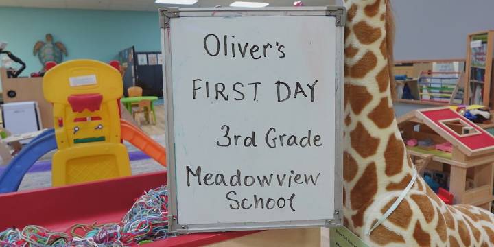 Experts remind parents to not overshare online when kids go back to school