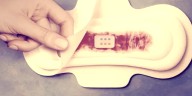 Menstruación como alerta médica: toallita IA detecta marcadores de cáncer, infección y desórdenes hormonales