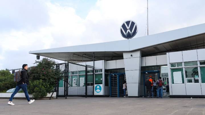 Reporta el director ejecutivo del Grupo Volkswagen pérdidas de miles de millones de euros por aranceles en EU