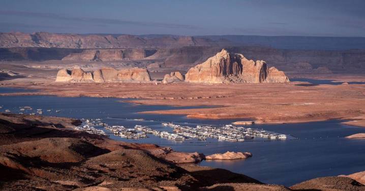Arizona man dies at Lake Powell after jumping from houseboat