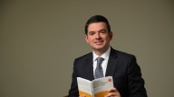 “La corrupción nos duele a todos”: el presidente del Colegio de Abogados Administrativistas, Carlos Nuñez, habla de su primer libro