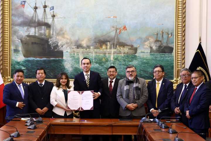 Congreso aprueba pensión equivalente a S/ 3,300 para maestros jubilados