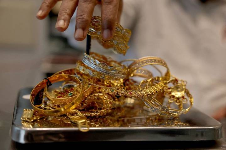Gold rallies to new record on U.S. rate cut hopes, Fed tension