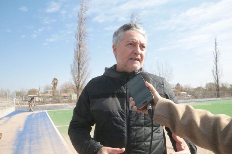Tercera ciudad deportiva: la cancha de hockey en Confluencia está a punto de inaugurarse