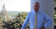 Portland lawmaker joins governor's race as an independent