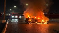 Ebrio protagoniza accidente en el bulevar Fundadores; auto termina en llamas