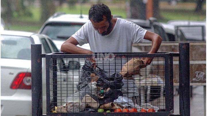 La pobreza bajó en el Gran Santa Fe pero sigue siendo mayor que en Rosario y la media nacional: hay casi 35 mil indigentes