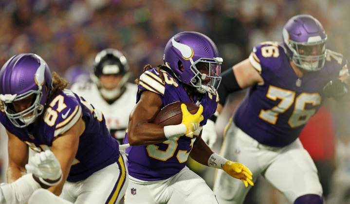 Malas noticias para los Vikings: Aaron Jones estará fuera de acción