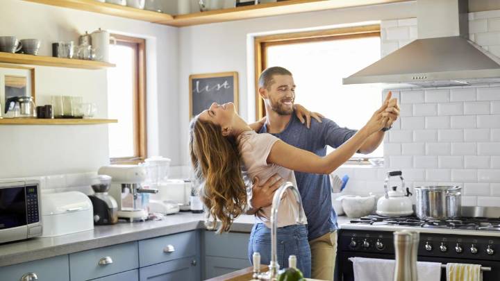 Lo retro está de moda: come sano y rico con esta air fryer de Cecotec en oferta