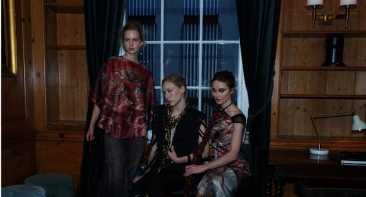 Diseñador peruano Genaro Rivas participa en London Fashion Week con ‘A Golden Shroud’