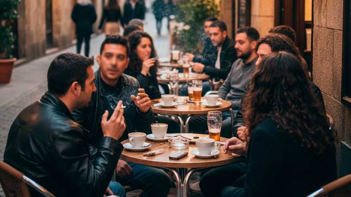 La hostelería critica que la nueva ley antitabaco convierta a los camareros en “vigilantes” de las terrazas