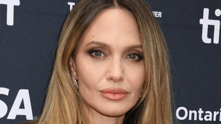 Angelina Jolie breaks down in tears about mother's cancer battle during film premiere