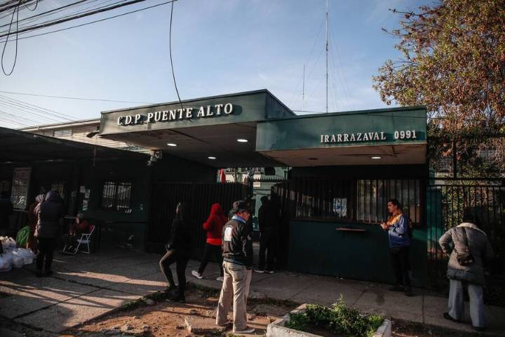 Gendarmería frustró fuga de cinco reos desde la cárcel de Puente Alto durante la madrugada
