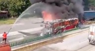 Choque entre autobus y tráiler provoca fuerte incendio y deja a 14 lesionados en Veracruz