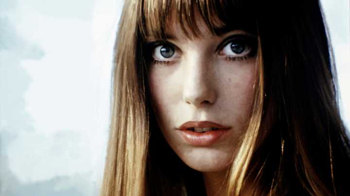 ¿Por qué el flequillo Birkin rejuvenece? 5 cortes de pelo para mujeres de 40 con los que va bien