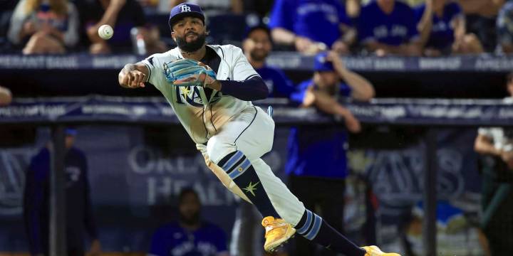 Junior Caminero leaves game vs. Blue Jays with back injury