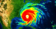 Alerta de huracanes en Estados Unidos: la lista completa de estados que todavía pueden sufrir tormentas devastadoras en 2025
