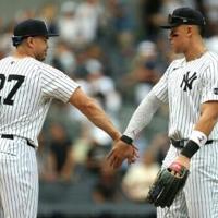 Yankees, Blue Jays win as fight for division goes down to wire